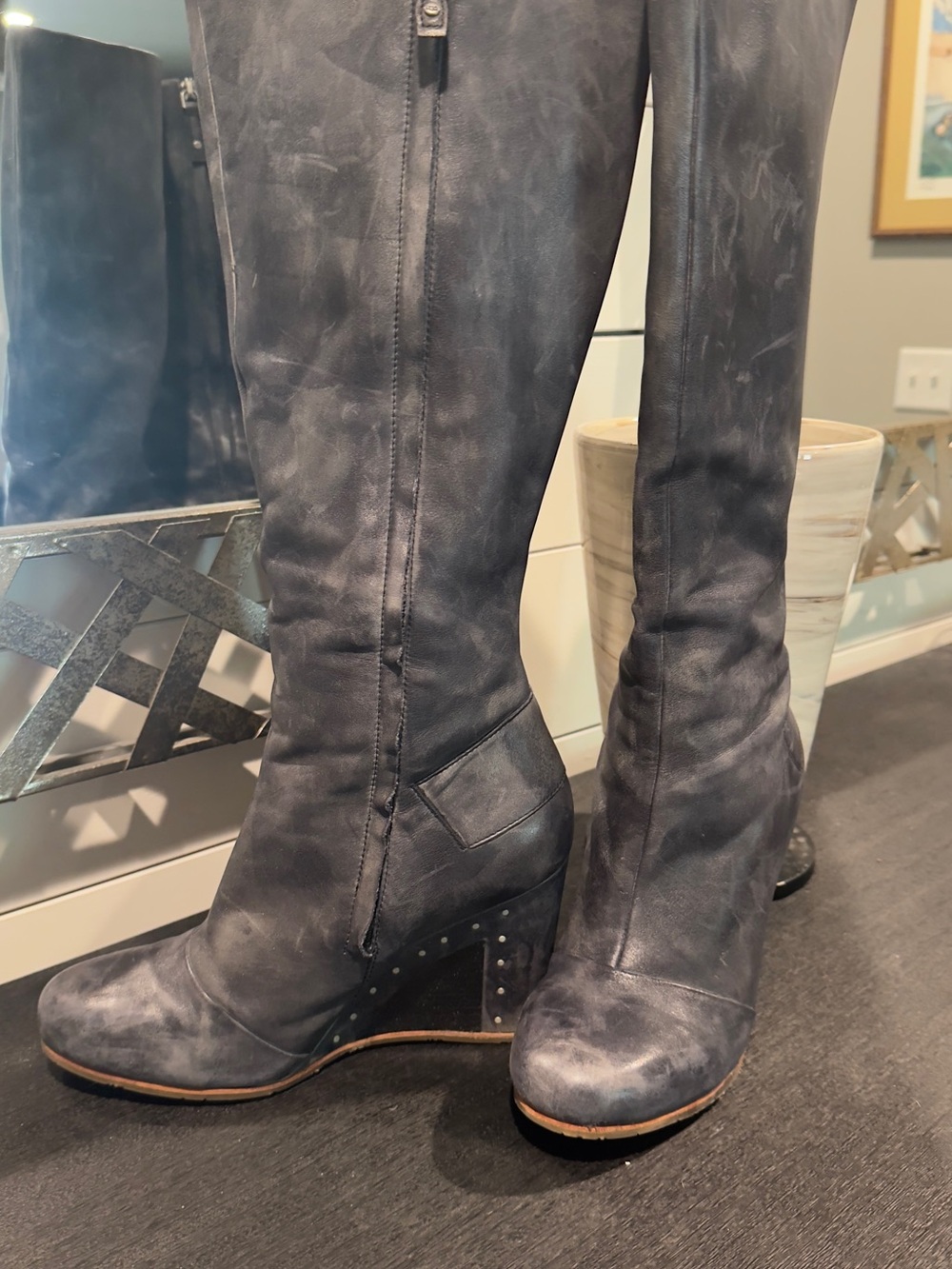Ugg Kendrick Women’s Wedge Boots in Gray Marbled Leather